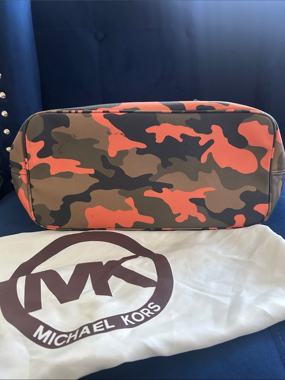 Authentic Michael Kors Jet set Travel Camo Tote Bag in Orange and Olive - Picture 4 of 7